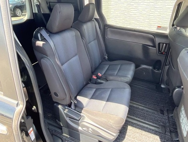 Toyota Voxy 2016 ST#0357 - Image 7