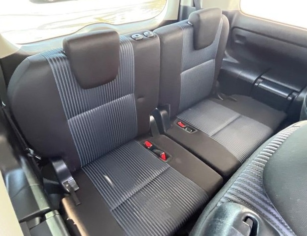 Toyota Voxy 2016 ST#0357 - Image 6