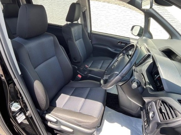 Toyota Voxy 2016 ST#0357 - Image 4